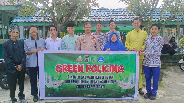 Siswa TK hingga SMA di Meranti Tanam Pohon Dukung Green Policing